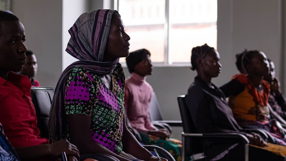 איך להתחיל לעבוד בזנות באינטרנט: מדריך מעשי למתחילים